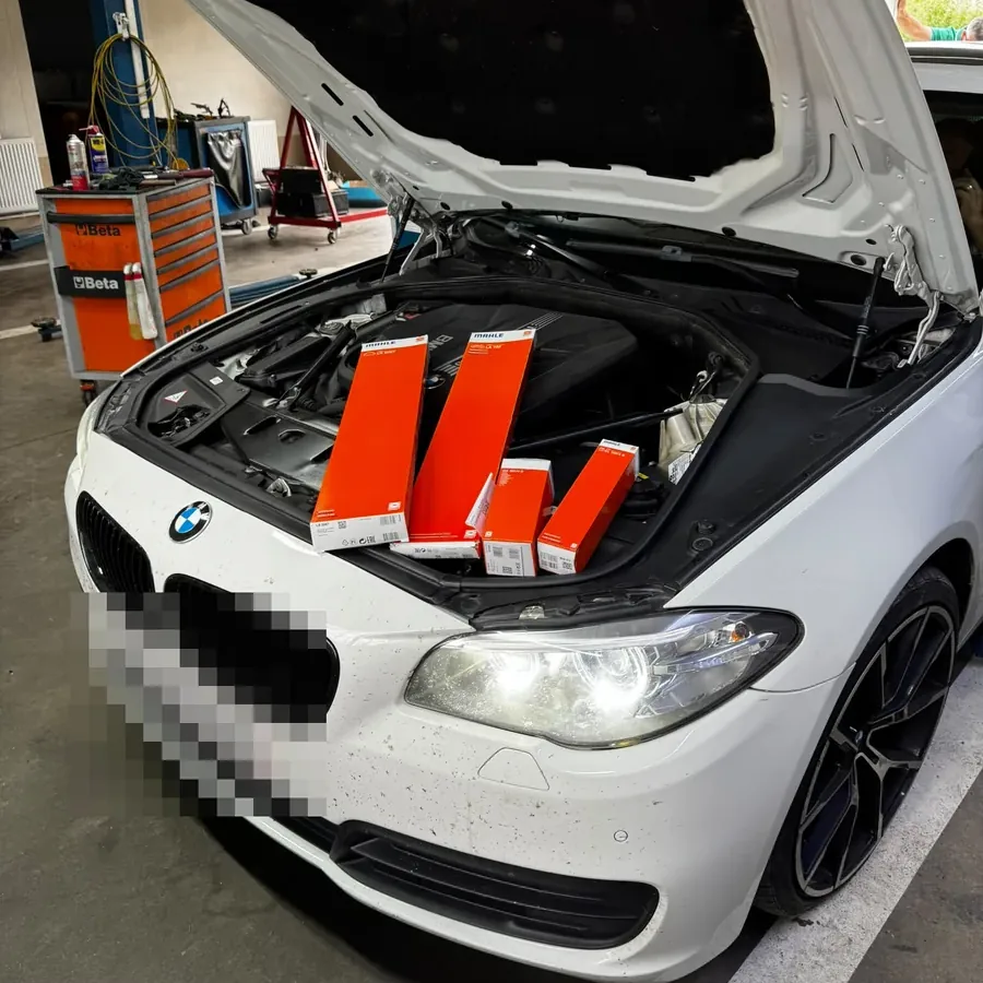 BMW Seria 5 în service cu piese noi MAHLE pregătite
